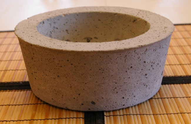 Large concrete bowl / pot - using a budnt cake mold.